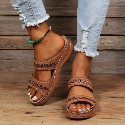 LP | Versatile and comfortable generic slippers