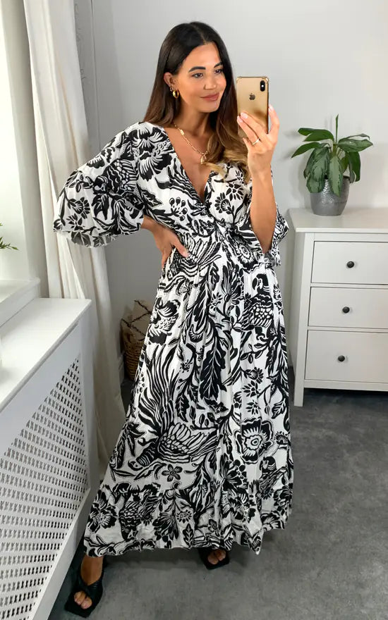 LD Long dress with V-neck and floral print in blue and white