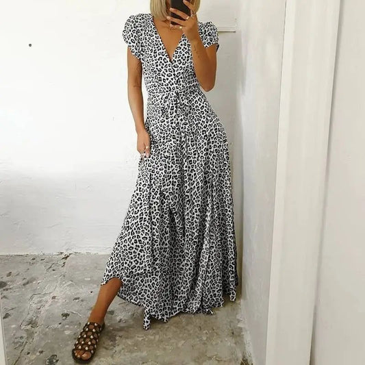 Long dress with animal print and short sleeves for a modern look