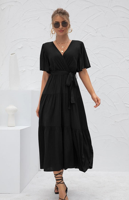 Casual long dress with short, wide sleeves for a relaxed look