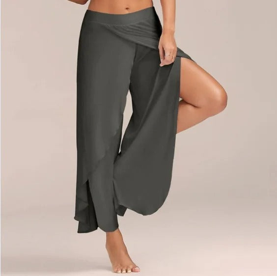 LP | Loose-fitting yoga pants with a monochromatic design
