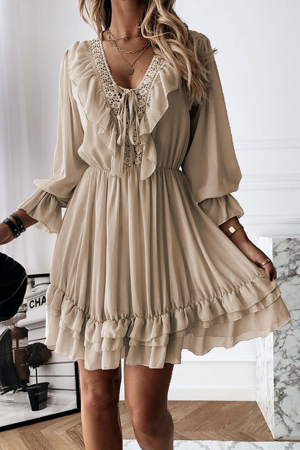 LP | Elegant V-neck mini dress