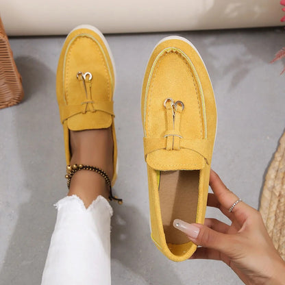 Flat moccasins decorated with hangers